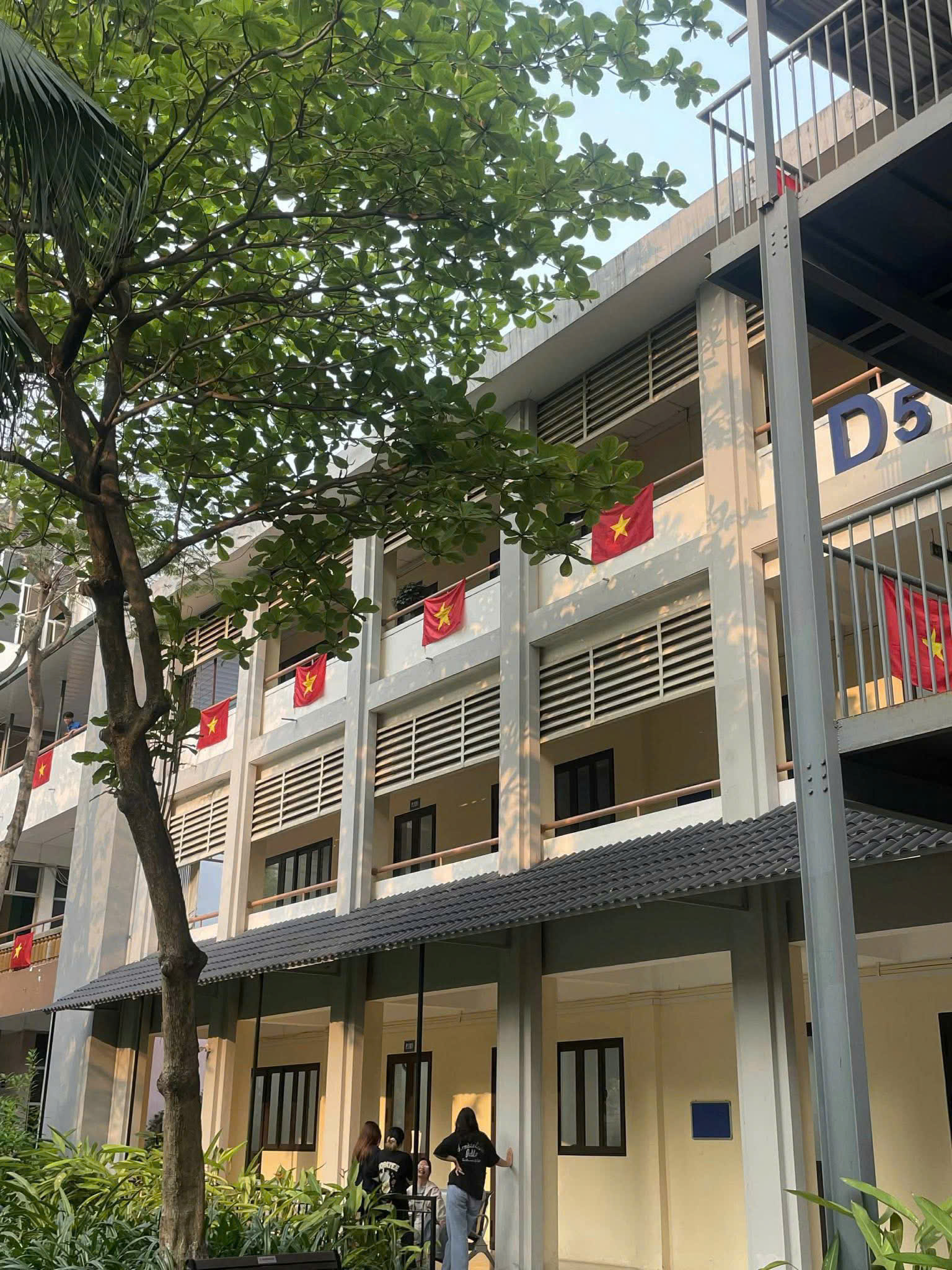 Chùm ảnh: Loạt trường học đồng loạt "lên đồ" mừng Đại lễ 30/4, nhìn thôi đã thấy tự hào!- Ảnh 8. Chùm ảnh: Loạt trường học đồng loạt "lên đồ" mừng Đại lễ 30/4, nhìn thôi đã thấy tự hào!- Ảnh 8.