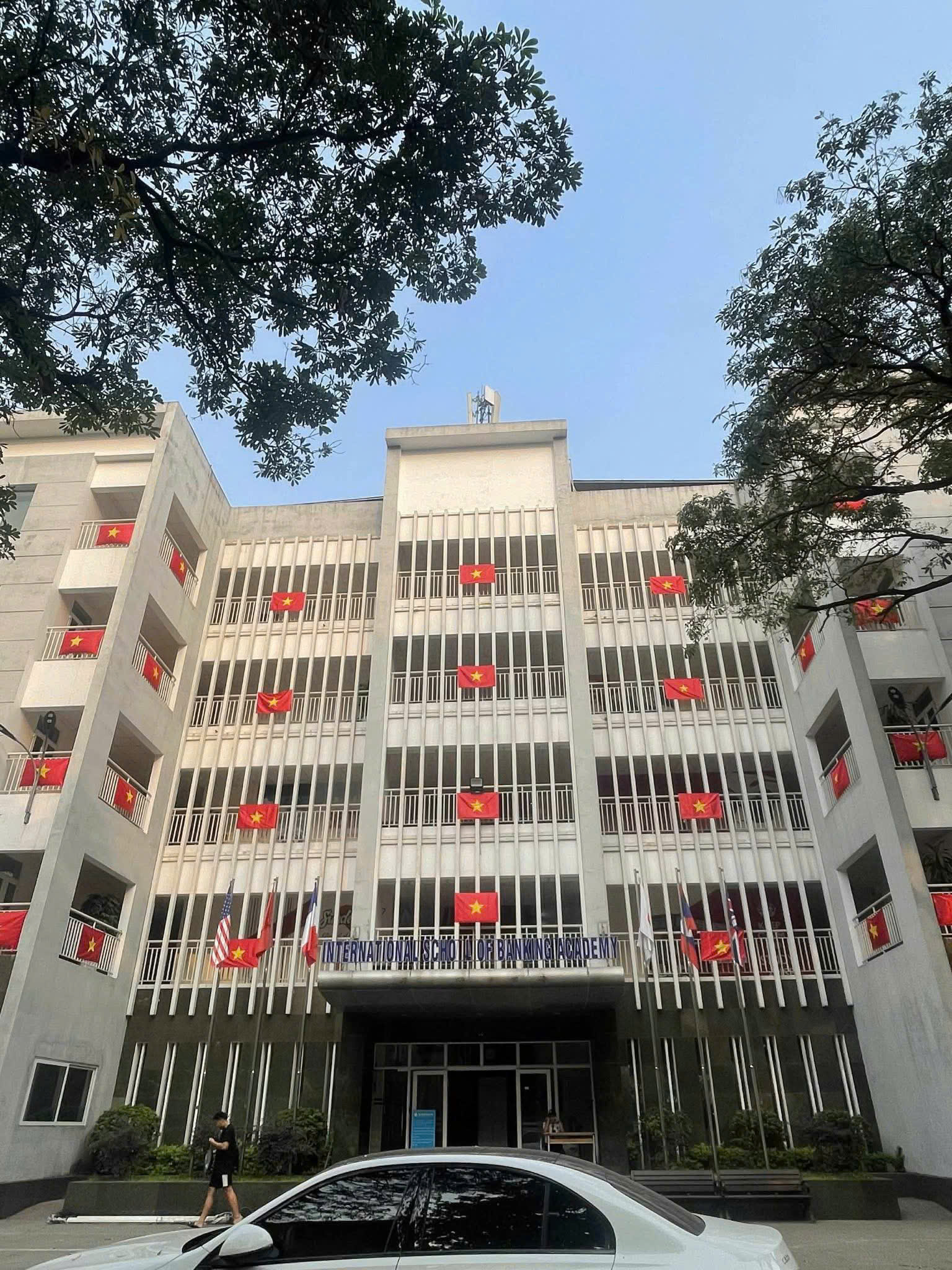Chùm ảnh: Loạt trường học đồng loạt "lên đồ" mừng Đại lễ 30/4, nhìn thôi đã thấy tự hào!- Ảnh 6. Chùm ảnh: Loạt trường học đồng loạt "lên đồ" mừng Đại lễ 30/4, nhìn thôi đã thấy tự hào!- Ảnh 6.