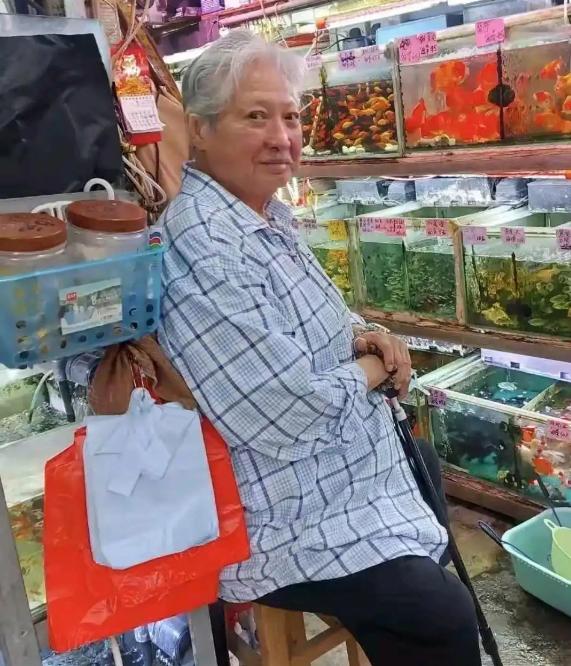 "Ông vua võ thuật" sở hữu khối tài sản kếch xù: Ăn mặc giản dị, ngồi xe lăn đi chợ tự tay mua thịt lợn- Ảnh 4.