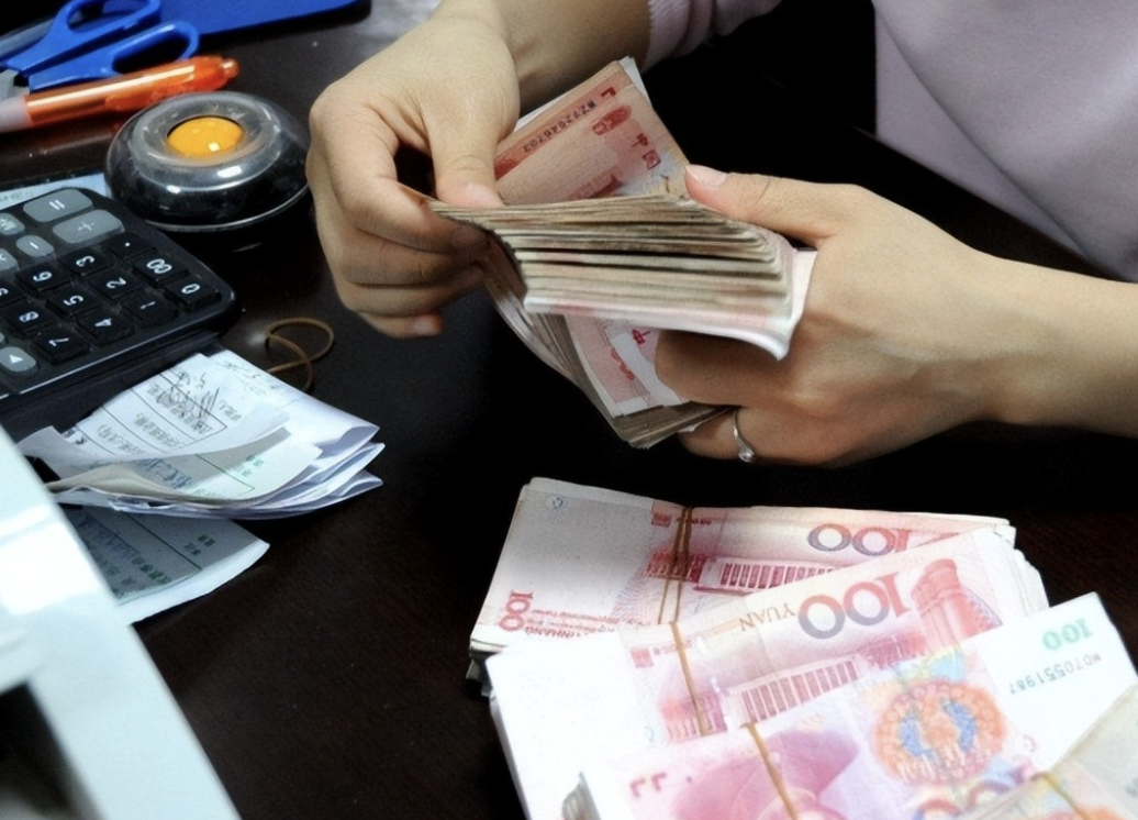 Người phụ nữ gửi tiết kiệm 200 tỷ, 30 phút sau số dư chỉ còn 0: Ngân hàng tuyên bố "Đó là lỗi của chị"- Ảnh 2.