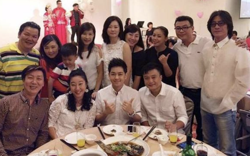 Đi họp lớp, người bạn giàu xin đồ ăn thừa: Cả lớp ngăn cản nhưng đến cửa khóc ròng vì 1 lý do- Ảnh 1. Đi họp lớp, người bạn giàu xin đồ ăn thừa: Cả lớp ngăn cản nhưng đến cửa khóc ròng vì 1 lý do- Ảnh 1.
