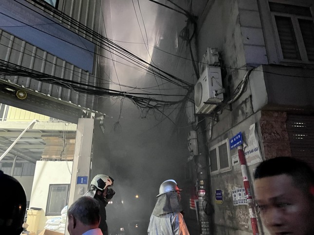 Hà Nội: Cháy nhà trong ngõ, 3 người tử vong- Ảnh 2.