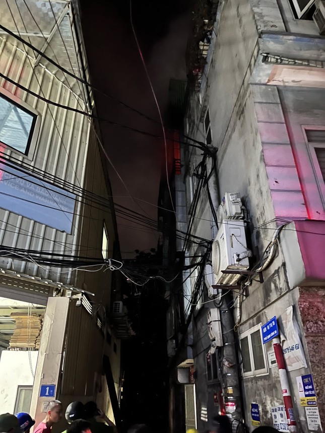 Hà Nội: Cháy nhà trong ngõ, 3 người tử vong- Ảnh 1.