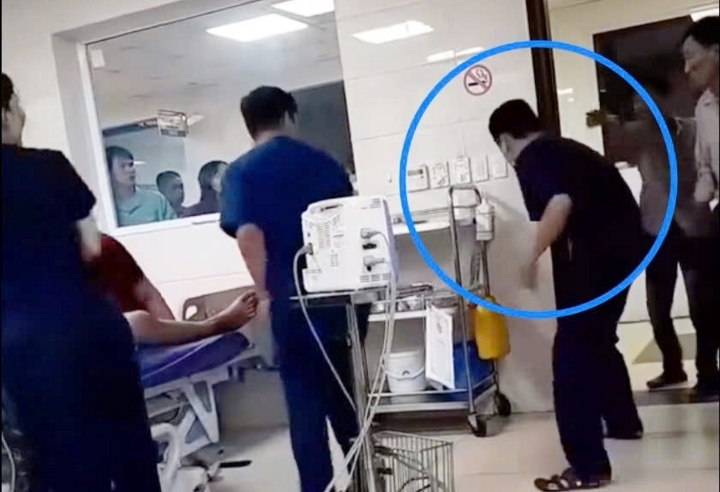 Bị người nhà bệnh nhân đấm đạp, y bác sĩ vẫn nỗ lực cấp cứu: Thông tin mới nhất- Ảnh 1.