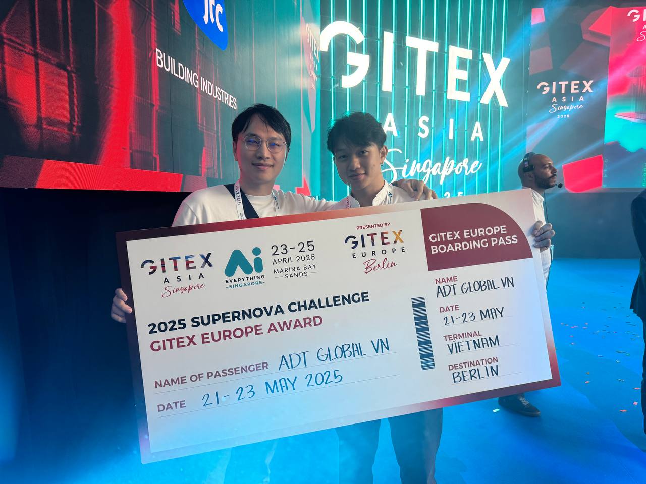 Trợ lý AI Việt giành chiến thắng tại GITEX Asia: Có khả năng tự động ghi nhận chi tiêu, cá nhân hóa hành vi tiêu dùng và đưa ra lời khuyên tài chính phù hợp…- Ảnh 3. Trợ lý AI Việt giành chiến thắng tại GITEX Asia: Có khả năng tự động ghi nhận chi tiêu, cá nhân hóa hành vi tiêu dùng và đưa ra lời khuyên tài chính phù hợp…- Ảnh 3.