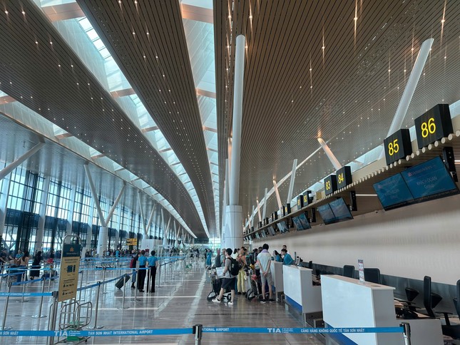 Cao điểm 30/4-1/5: Có ngày 770 chuyến bay đến/đi từ Tân Sơn Nhất- Ảnh 2.