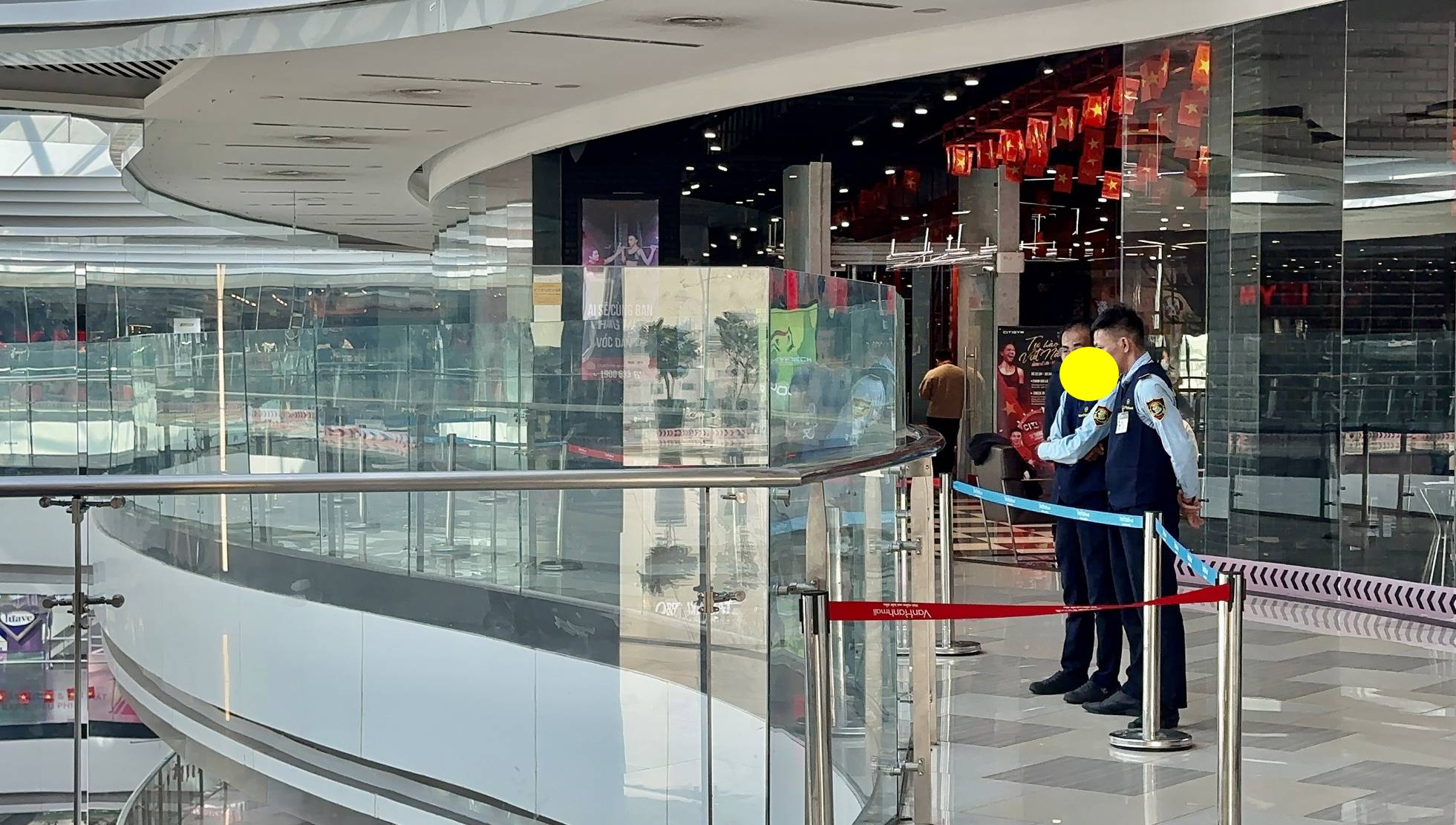 Chia sẻ của nhân viên giám sát an ninh tại Vạn Hạnh Mall- Ảnh 3. Chia sẻ của nhân viên giám sát an ninh tại Vạn Hạnh Mall- Ảnh 3.