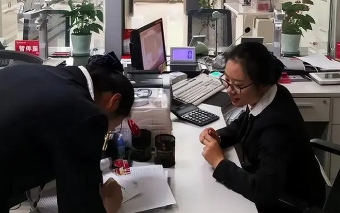 Cô gái vừa chuyển đi 3 tỷ đồng lập tức yêu cầu phong tỏa tài khoản người nhận, sự thật bất ngờ ở phía sau- Ảnh 1.