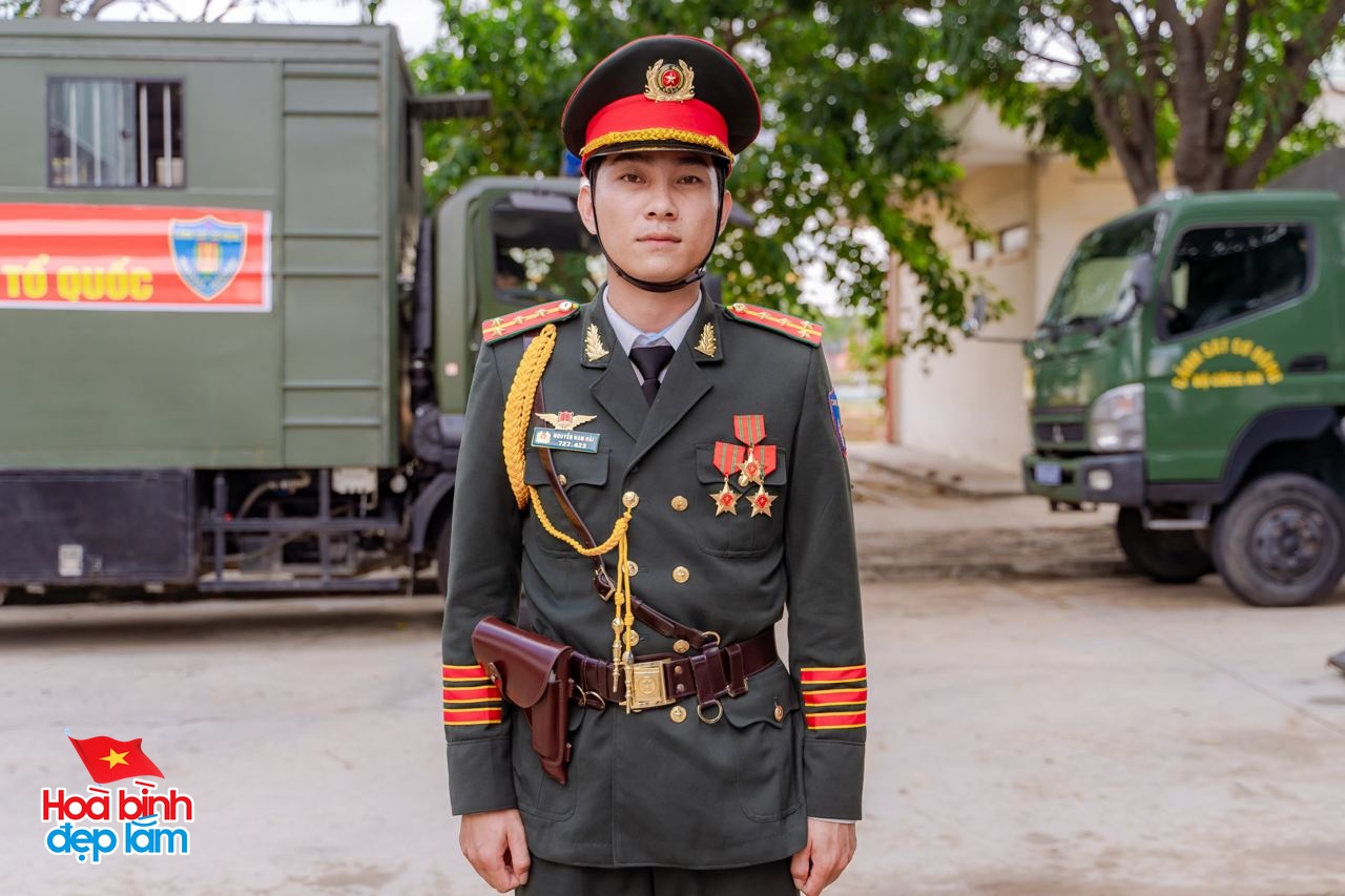 Gặp những chàng kỵ binh cưỡi ngựa từ Thái Nguyên vào TP.HCM chuẩn bị diễu binh 30/4: "Đời người mong được có vài lần"- Ảnh 7.