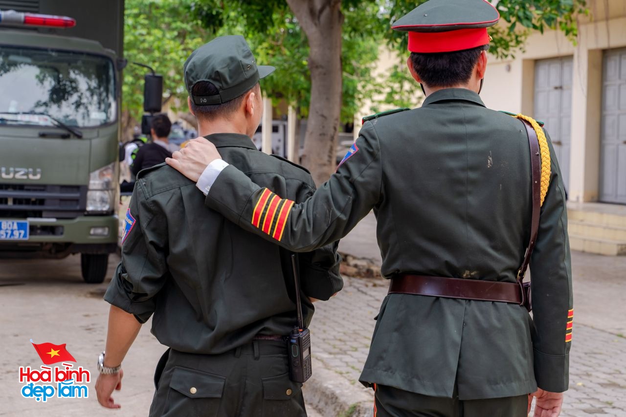 Gặp những chàng kỵ binh cưỡi ngựa từ Thái Nguyên vào TP.HCM chuẩn bị diễu binh 30/4: "Đời người mong được có vài lần"- Ảnh 12.
