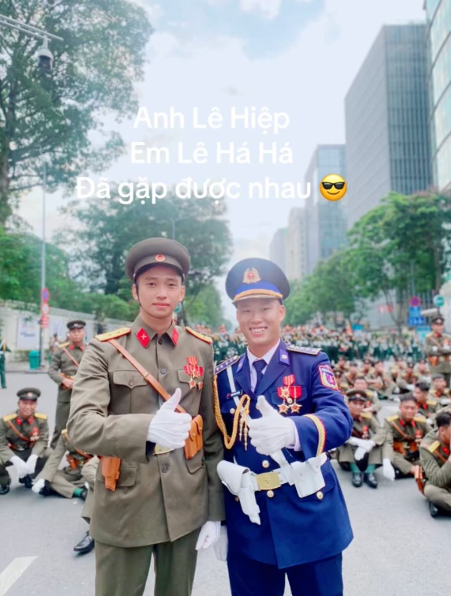 Danh tính quân nhân có điệu cười "độc quyền", giây phút gặp mặt chiến sĩ Lê Hoàng Hiệp gây bùng nổ- Ảnh 3.