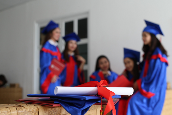 Lạm phát sinh viên giỏi, xuất sắc: Các trường quá dễ dãi trong đào tạo?- Ảnh 1.