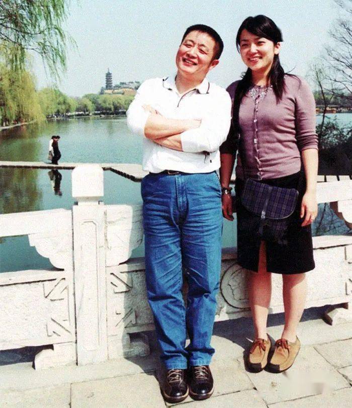 Bộ ảnh bố và con gái chụp ở cùng 1 địa điểm, cùng 1 ngày suốt 40 năm: Xem đến cuối ai cũng bật khóc- Ảnh 15. Bộ ảnh bố và con gái chụp ở cùng 1 địa điểm, cùng 1 ngày suốt 40 năm: Xem đến cuối ai cũng bật khóc- Ảnh 15.
