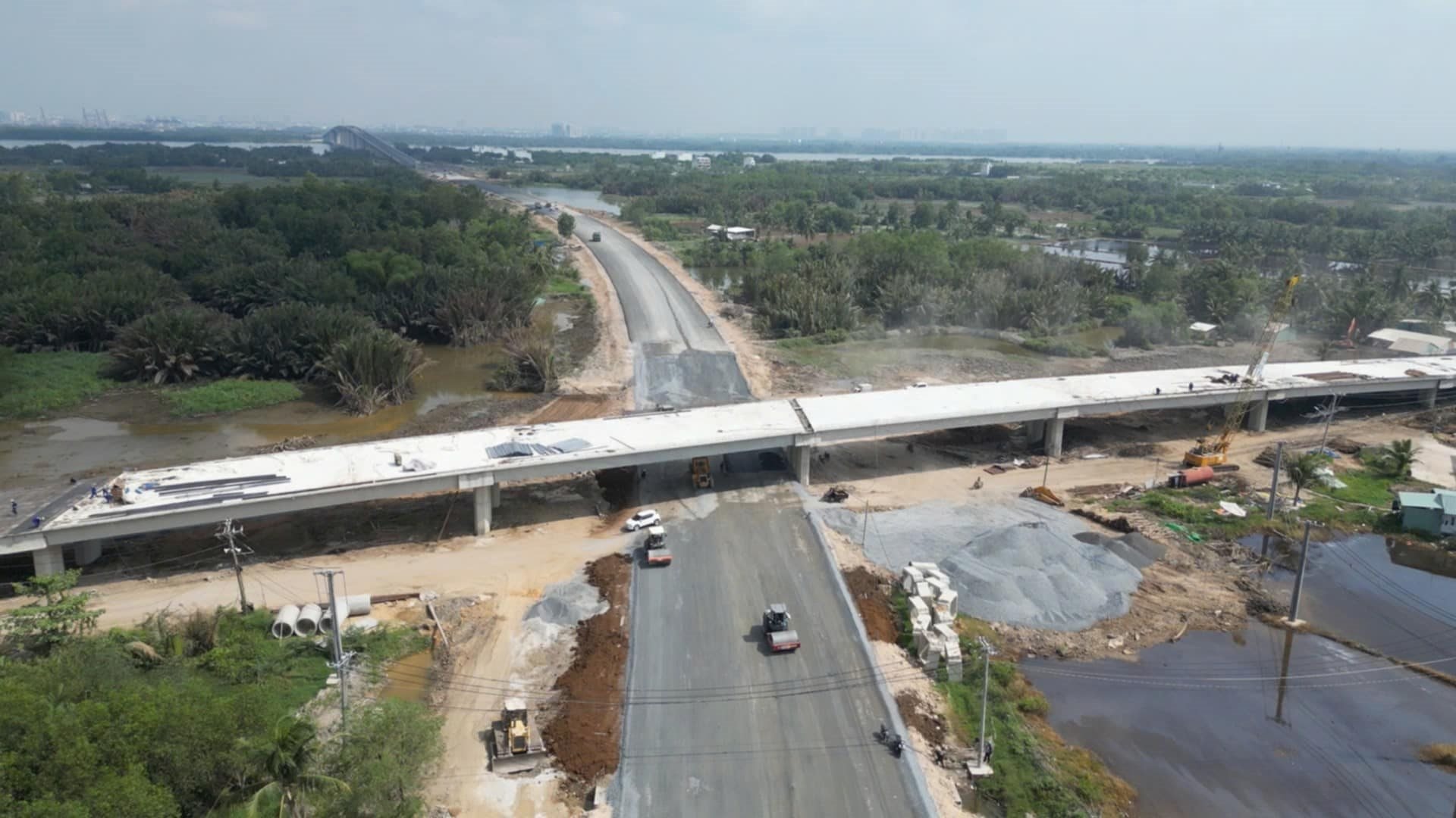 Ngắm cây cầu 7.000 tỷ đồng thông xe chào mừng đại lễ 30/4 - 1/5, vượt tiến độ 3 tháng so với hợp đồng- Ảnh 3.