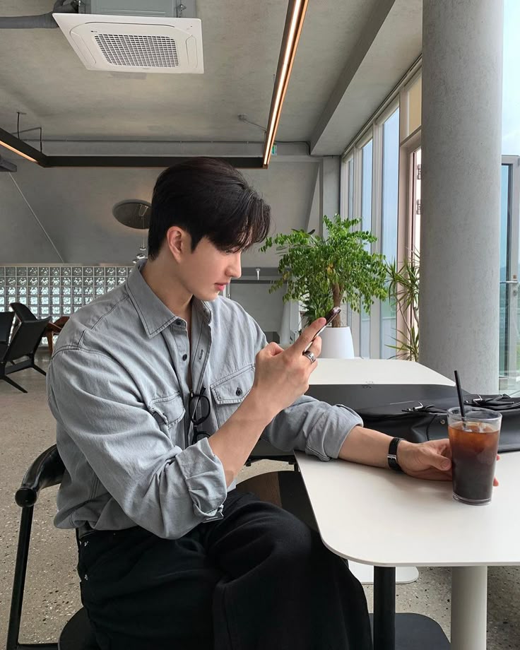 Lái chiếc xe rẻ nhất trong nhà là Mercedes-Benz C300 đi làm, cô gái bị soi mói đến mức phải thốt ra 1 câu uất ức- Ảnh 3.