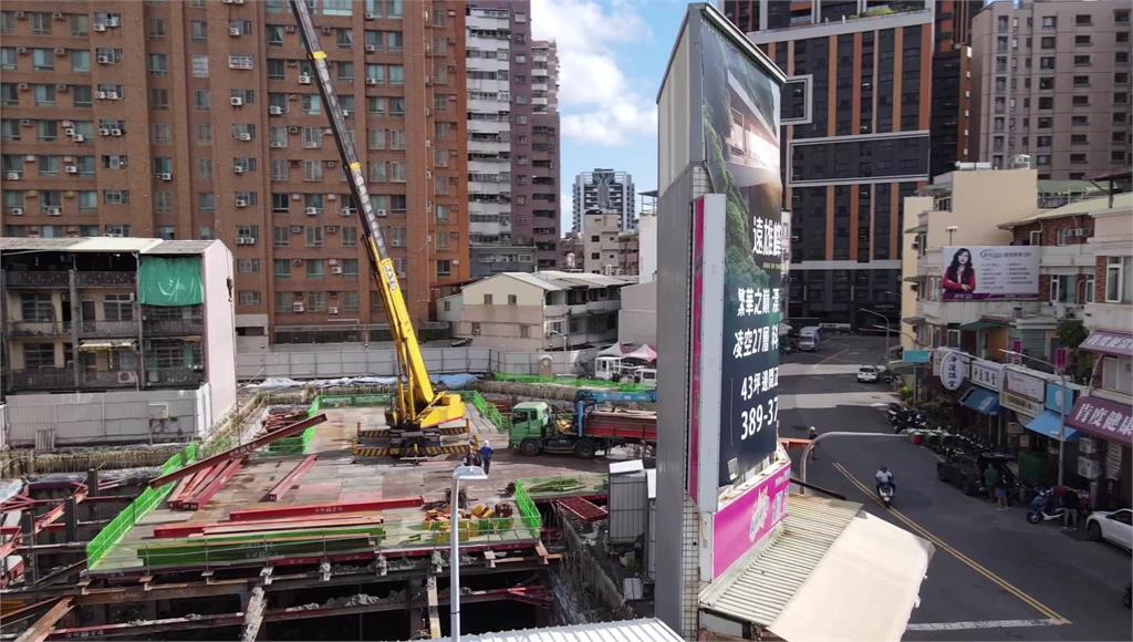 Chủ căn nhà “siêu mỏng” 4,2m2 từ chối khoản đền bù 3,3 tỷ đồng của chủ đầu tư, tuyên bố: "Trả 24 tỷ mới di dời"- Ảnh 2.