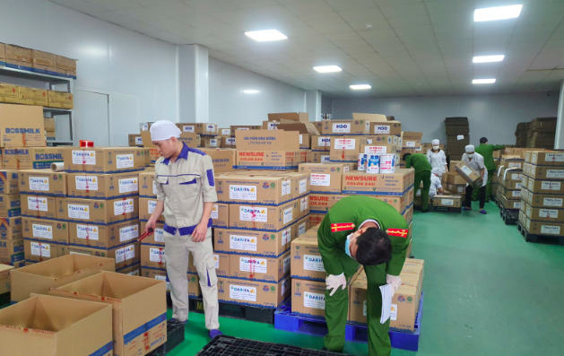 Hai “ông trùm” sữa giả chi 150.000 USD để không bị xử lý hình sự- Ảnh 2. Hai “ông trùm” sữa giả chi 150.000 USD để không bị xử lý hình sự- Ảnh 2.