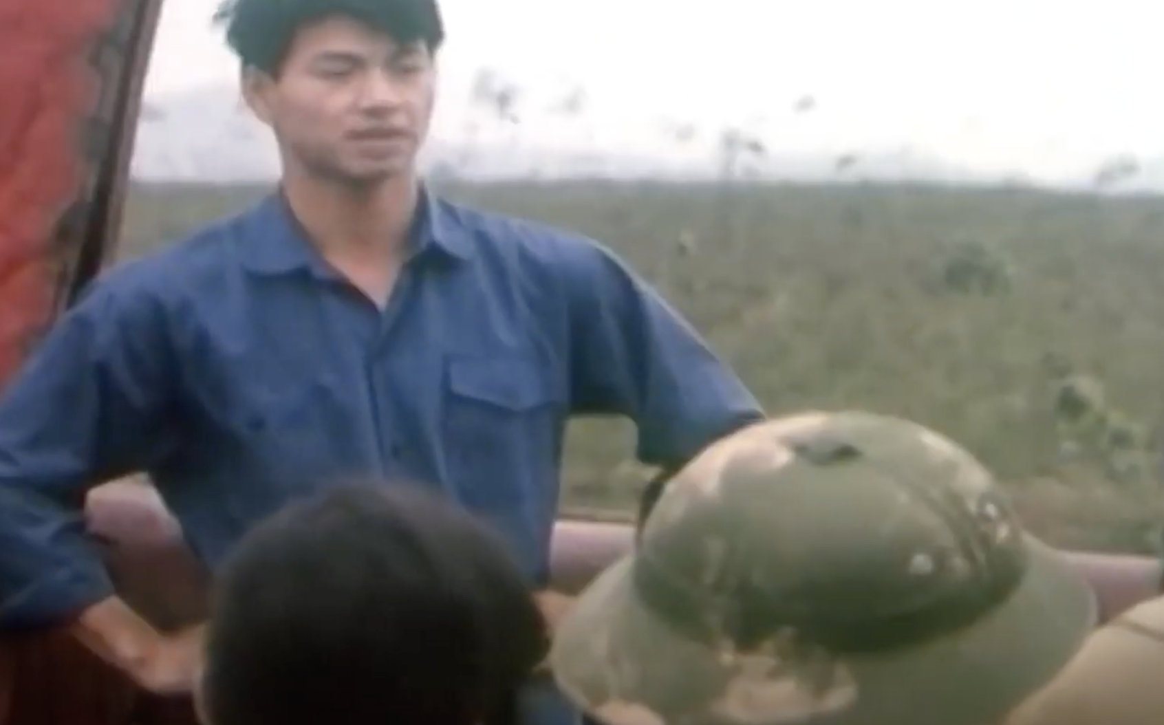 Bộ phim khiến ai cũng phải cúi đầu cảm phục, tự hào trước sự hy sinh của những “bóng hồng bất tử”: Cục trưởng Xuân Bắc có vai “để đời”- Ảnh 8.