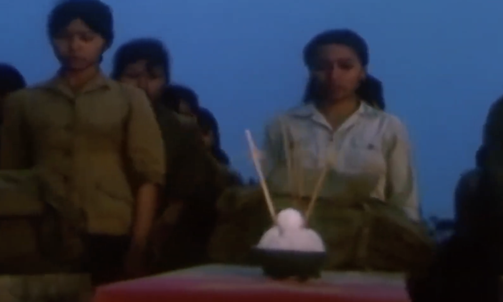 Bộ phim khiến ai cũng phải cúi đầu cảm phục, tự hào trước sự hy sinh của những “bóng hồng bất tử”: Cục trưởng Xuân Bắc có vai “để đời”- Ảnh 6.