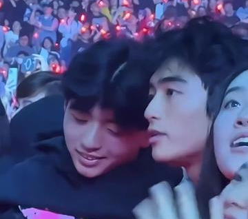 Danh tính thanh niên điển trai đang gây sốt khắp MXH châu Á: Gia thế khủng, học hành lại còn đỉnh thế này!- Ảnh 1.