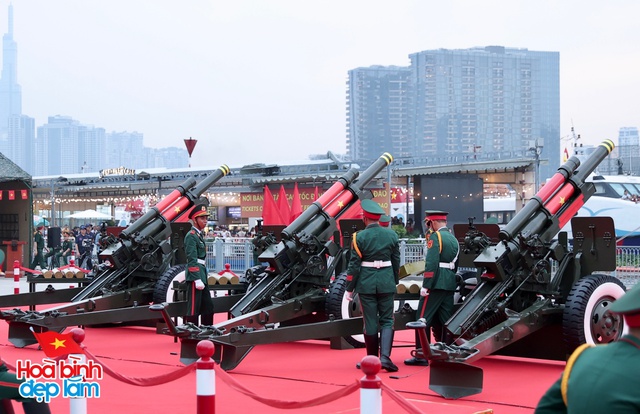 6:30 sáng: “Khối yêu nước” ở trung tâm TP.HCM gọi nhau dậy sau đêm cắm trại, không khí đại lễ 30/4 dần nóng lên!- Ảnh 49.