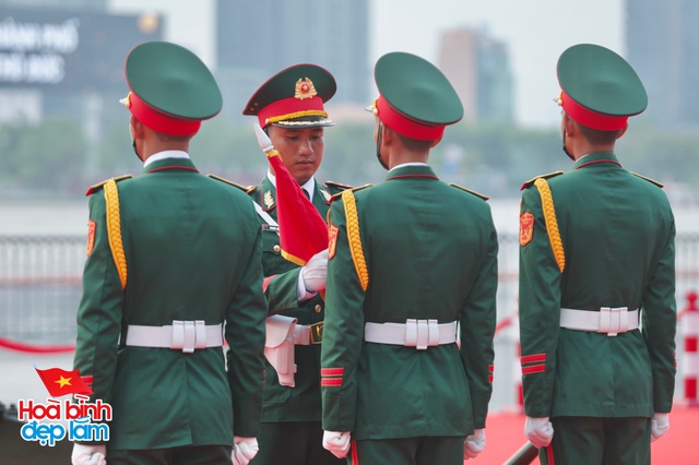 6:30 sáng: “Khối yêu nước” ở trung tâm TP.HCM gọi nhau dậy sau đêm cắm trại, không khí đại lễ 30/4 dần nóng lên!- Ảnh 47.