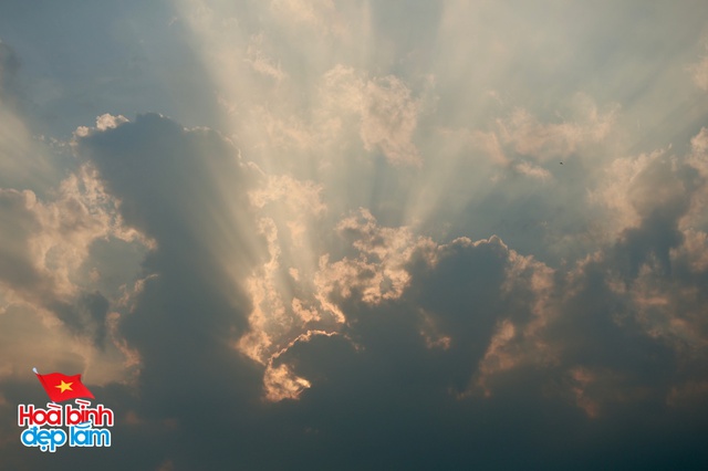 6:30 sáng: “Khối yêu nước” ở trung tâm TP.HCM gọi nhau dậy sau đêm cắm trại, không khí đại lễ 30/4 dần nóng lên!- Ảnh 51.