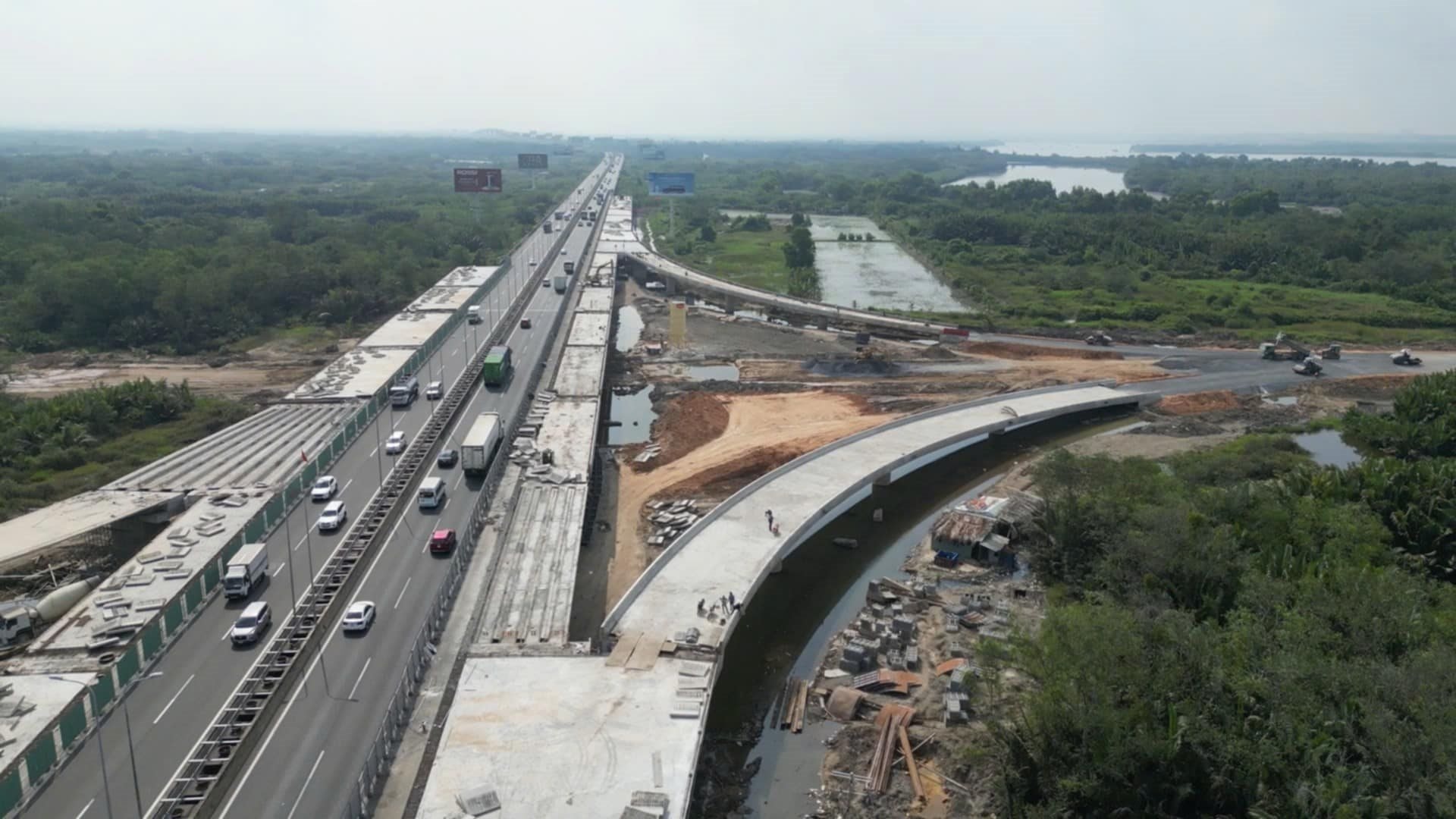 Ngắm cây cầu 7.000 tỷ đồng thông xe chào mừng đại lễ 30/4 - 1/5, vượt tiến độ 3 tháng so với hợp đồng- Ảnh 7.
