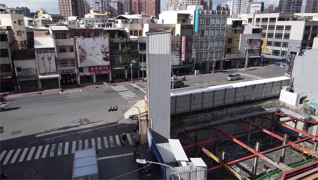 Chủ căn nhà “siêu mỏng” 4,2m2 từ chối khoản đền bù 3,3 tỷ đồng của chủ đầu tư, tuyên bố: "Trả 24 tỷ mới di dời"- Ảnh 3.