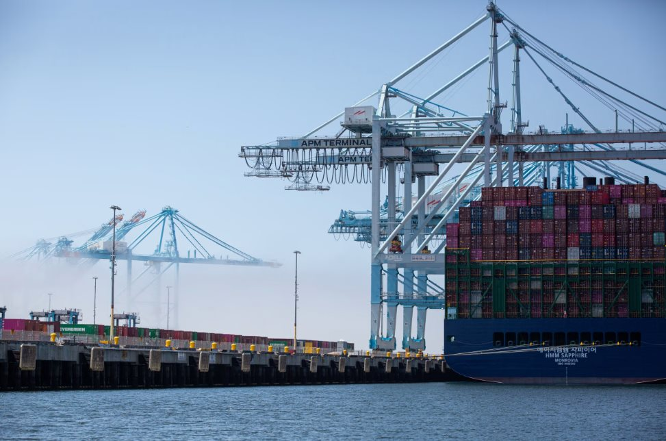 Thương chiến lan đến ngành logistics Mỹ, khách hàng Trung Quốc liên tục huỷ chuyến, giảm lượt đặt chỗ, hàng loạt nhà xuất khẩu ‘án binh’ chờ tin đàm phán thuế quan- Ảnh 2.