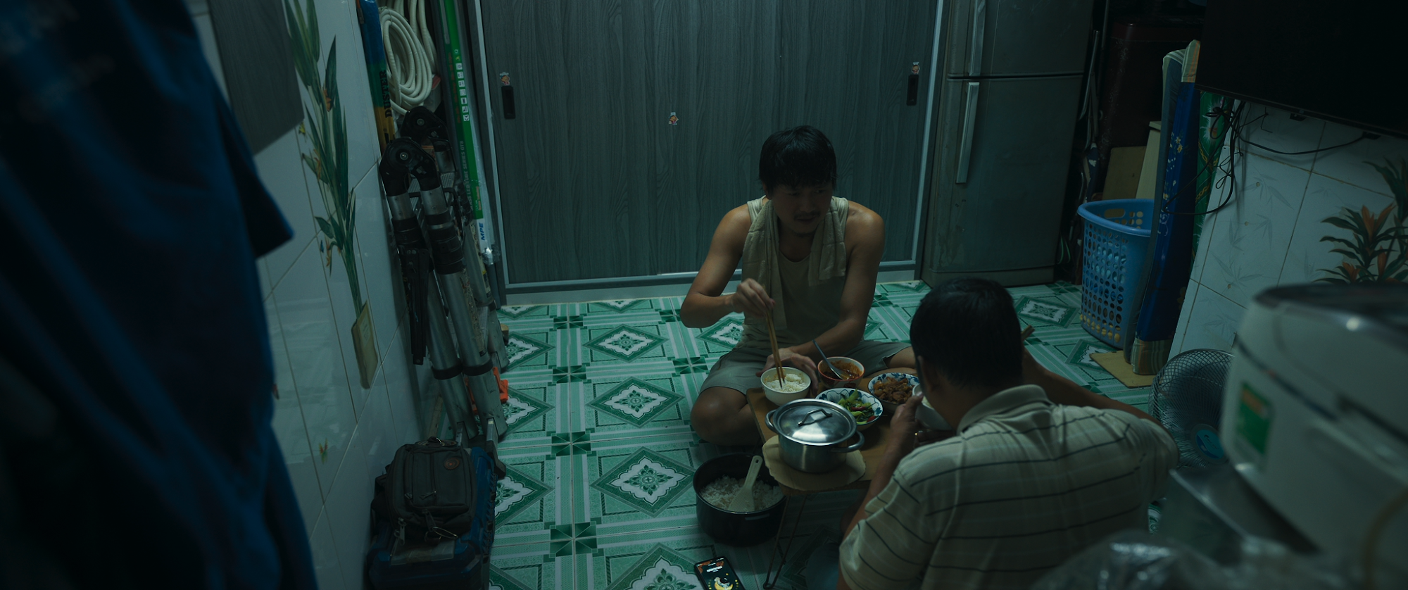 ‘Lật Mặt 8’ sâu sắc hóa tình thân: Bước tiến mới trong nghệ thuật kể chuyện của Lý Hải- Ảnh 10. ‘Lật Mặt 8’ sâu sắc hóa tình thân: Bước tiến mới trong nghệ thuật kể chuyện của Lý Hải- Ảnh 10.