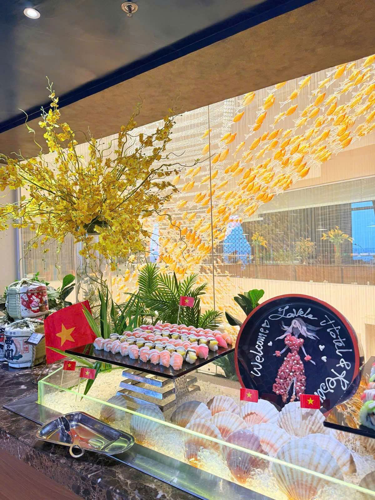 Nhiều gia đình ở TP HCM "chơi lớn", thuê khách sạn xem diễu binh, diễu hành lễ 30-4- Ảnh 4.