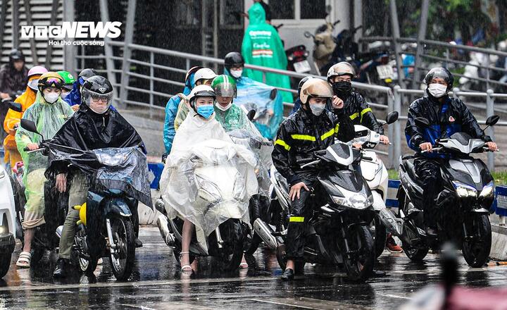 Dự báo thời tiết 10 ngày: Miền Bắc hứng mưa lớn dịp nghỉ lễ, đề phòng dông lốc- Ảnh 1.
