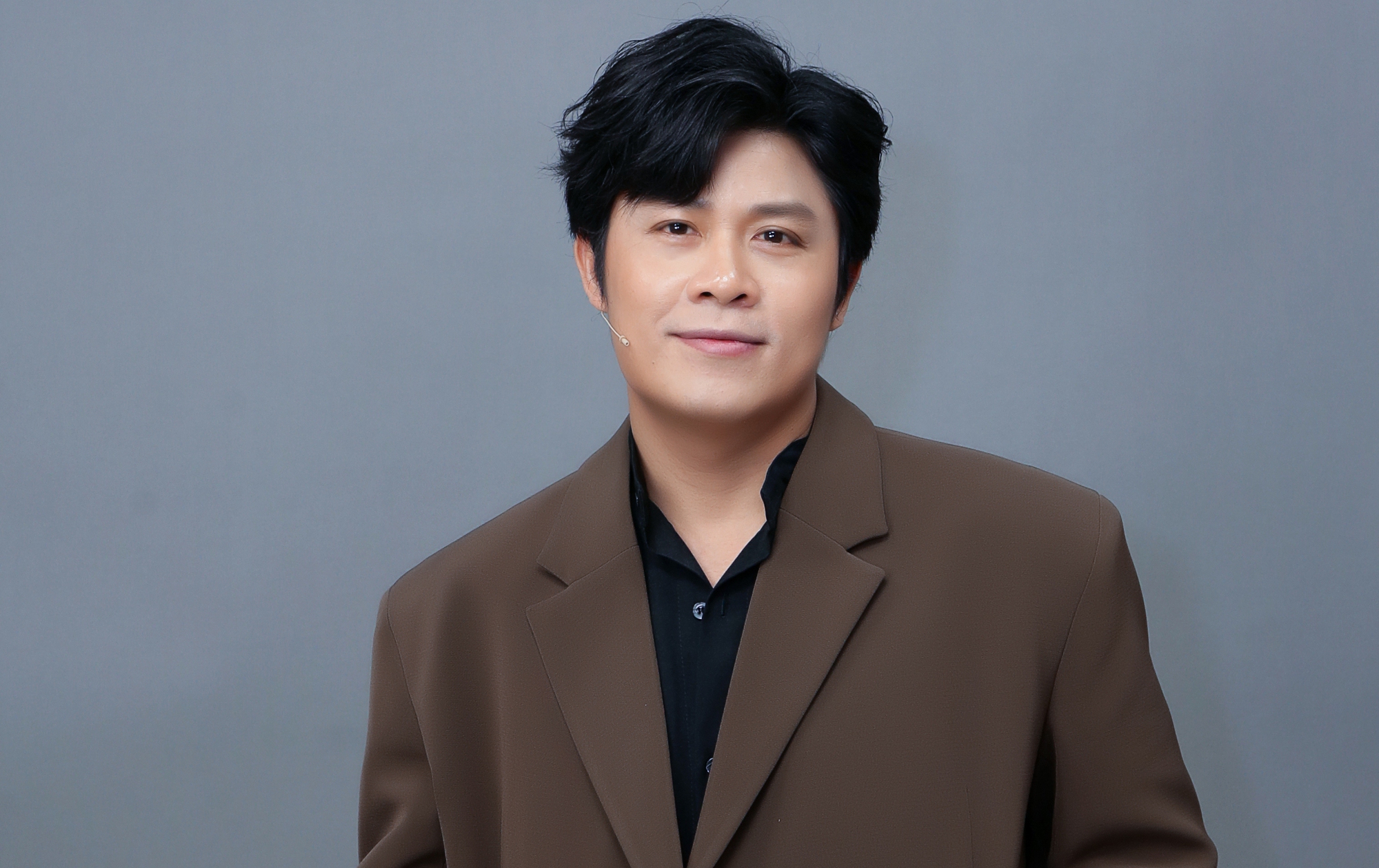 Nhạc sĩ có ca khúc TỶ VIEW gây sốt dịp 30/4: Là hiện tượng lạ của showbiz, cách dạy con thì mẫu mực, 10 điểm!- Ảnh 1. Nhạc sĩ có ca khúc TỶ VIEW gây sốt dịp 30/4: Là hiện tượng lạ của showbiz, cách dạy con thì mẫu mực, 10 điểm!- Ảnh 1.