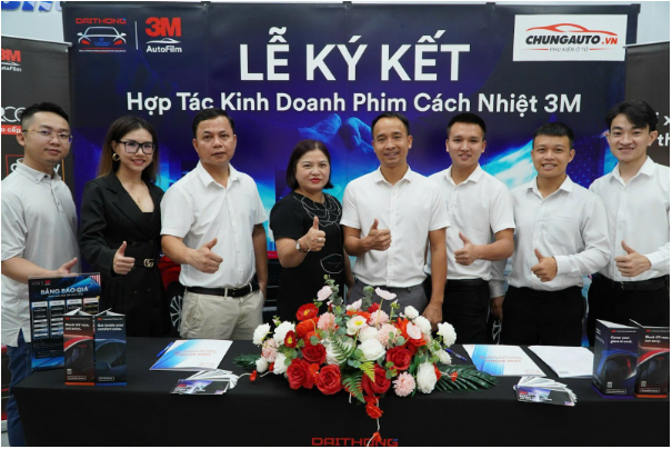 ChungAuto - Đơn vị dán phim cách nhiệt uy tín- Ảnh 2. ChungAuto - Đơn vị dán phim cách nhiệt uy tín- Ảnh 2.