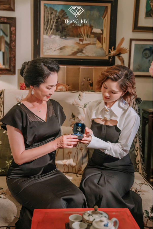 "Eternal Glamour - The Prestige Affair": Dấu ấn vượt thời gian tại Trang Kim Luxury- Ảnh 3. "Eternal Glamour - The Prestige Affair": Dấu ấn vượt thời gian tại Trang Kim Luxury- Ảnh 3.