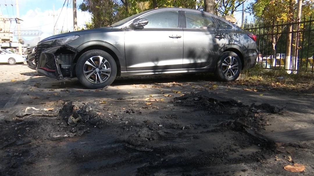 Ô tô bất ngờ cháy rụi khi đỗ tại bãi xe tự động, chủ sở hữu đòi bồi thường 700 triệu đồng nhưng ban quản lý từ chối: Chúng tôi chỉ cho thuê chỗ để xe!- Ảnh 2.