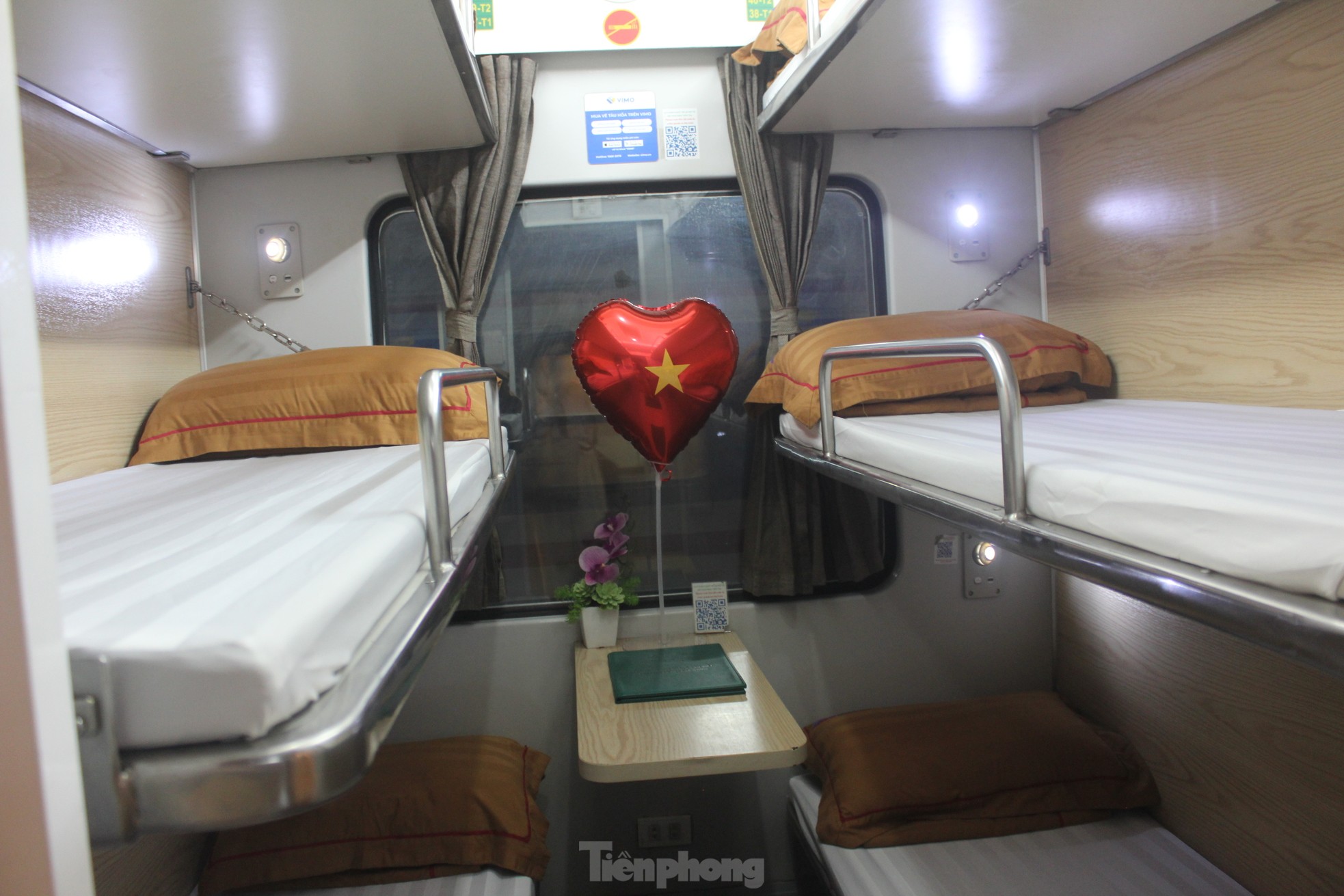 Xúc động hình ảnh đoàn tàu Thống Nhất đặc biệt nhất 50 năm rời ga Hà Nội- Ảnh 14.