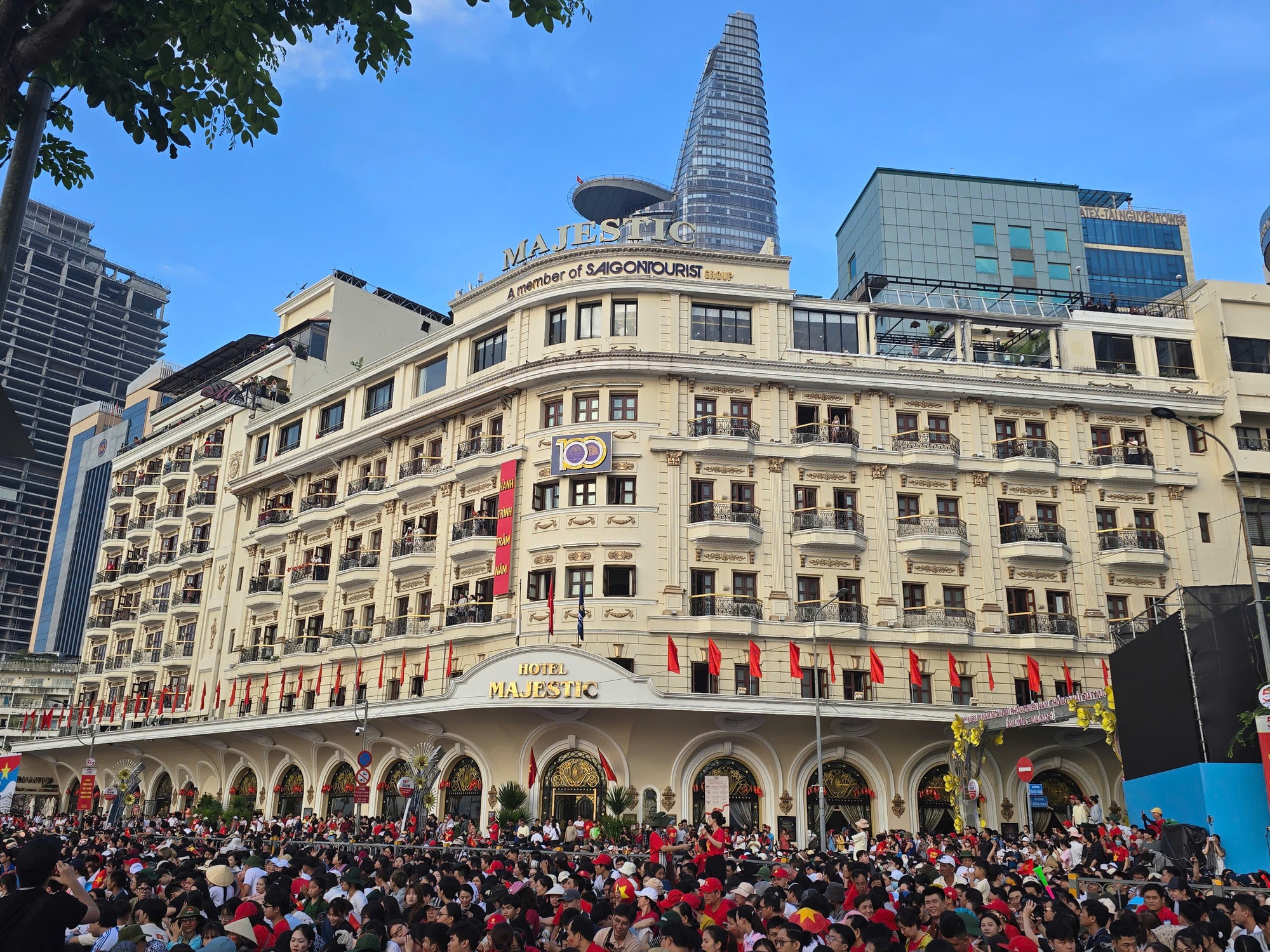 Diễu binh, diễu hành lễ 30-4: Chi tiết các tuyến đường cấm xe từ 3 giờ sáng mai- Ảnh 1.