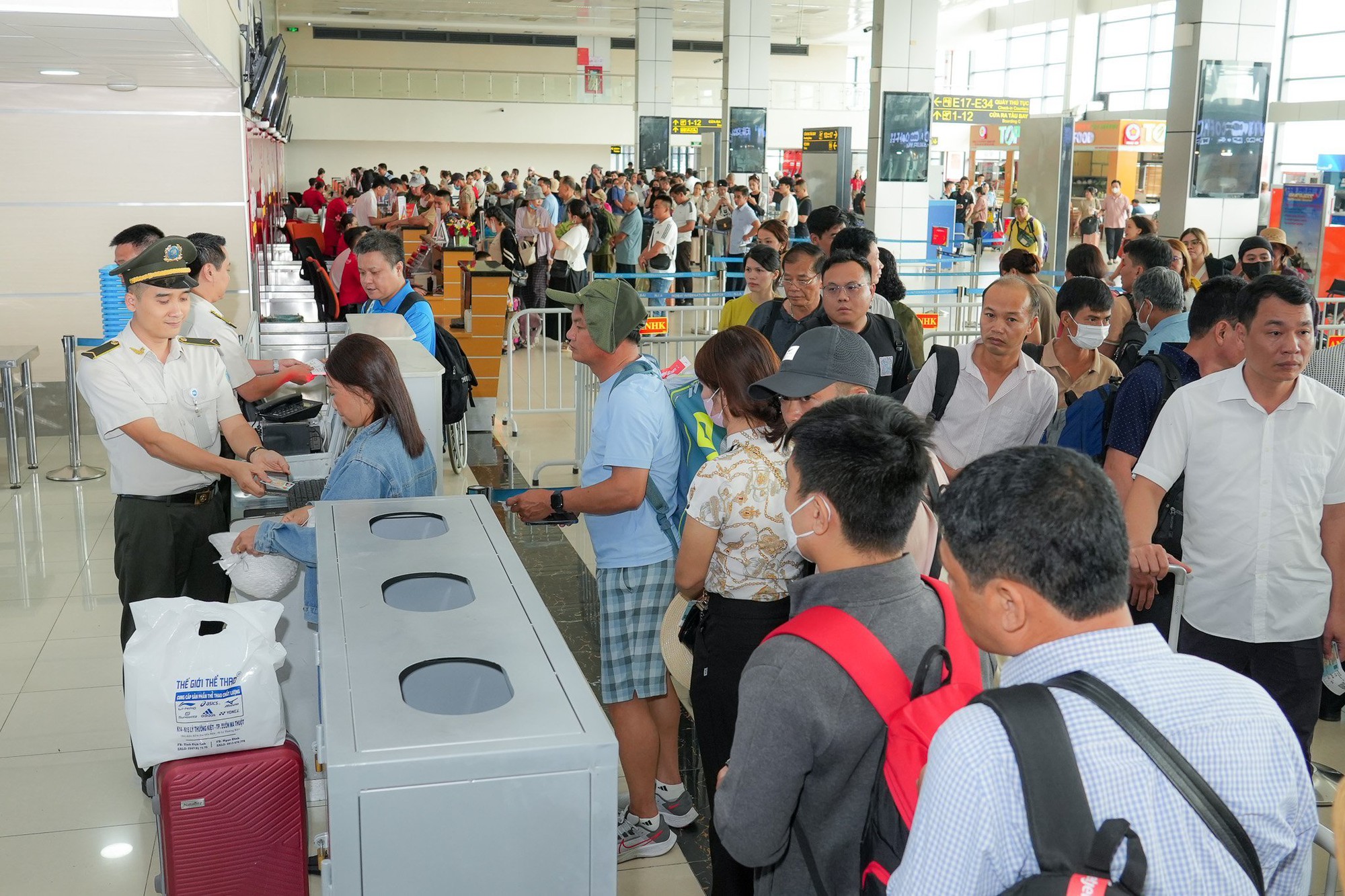 Các hãng hàng không được yêu cầu hạn chế delay dịp lễ 30/4- Ảnh 1. Các hãng hàng không được yêu cầu hạn chế delay dịp lễ 30/4- Ảnh 1.