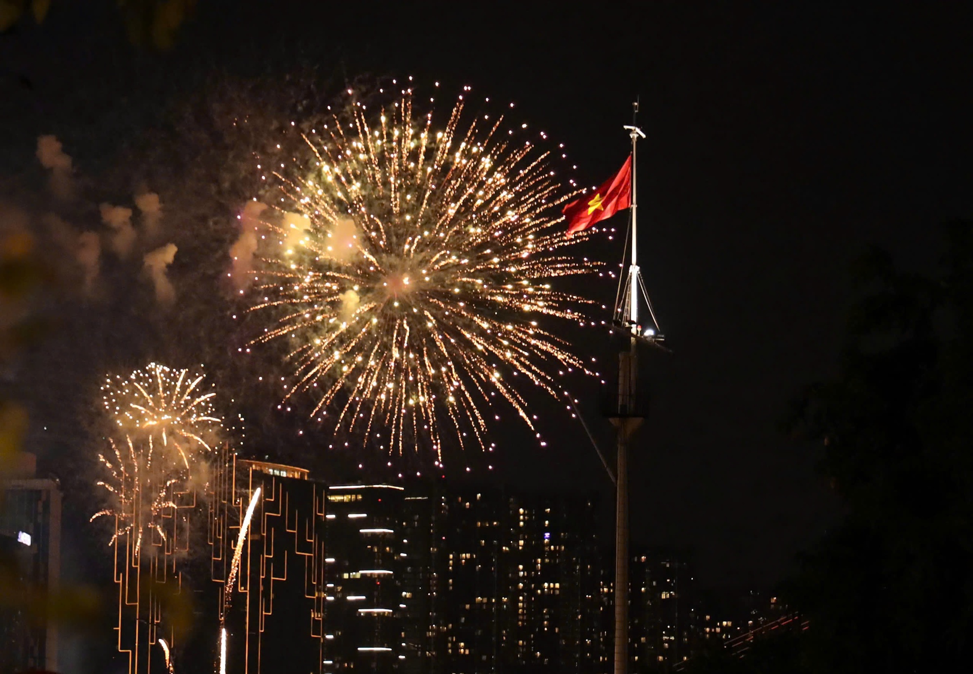 Tối nay, hàng loạt sự kiện mừng Đại lễ 30-4 không thể bỏ qua- Ảnh 1.