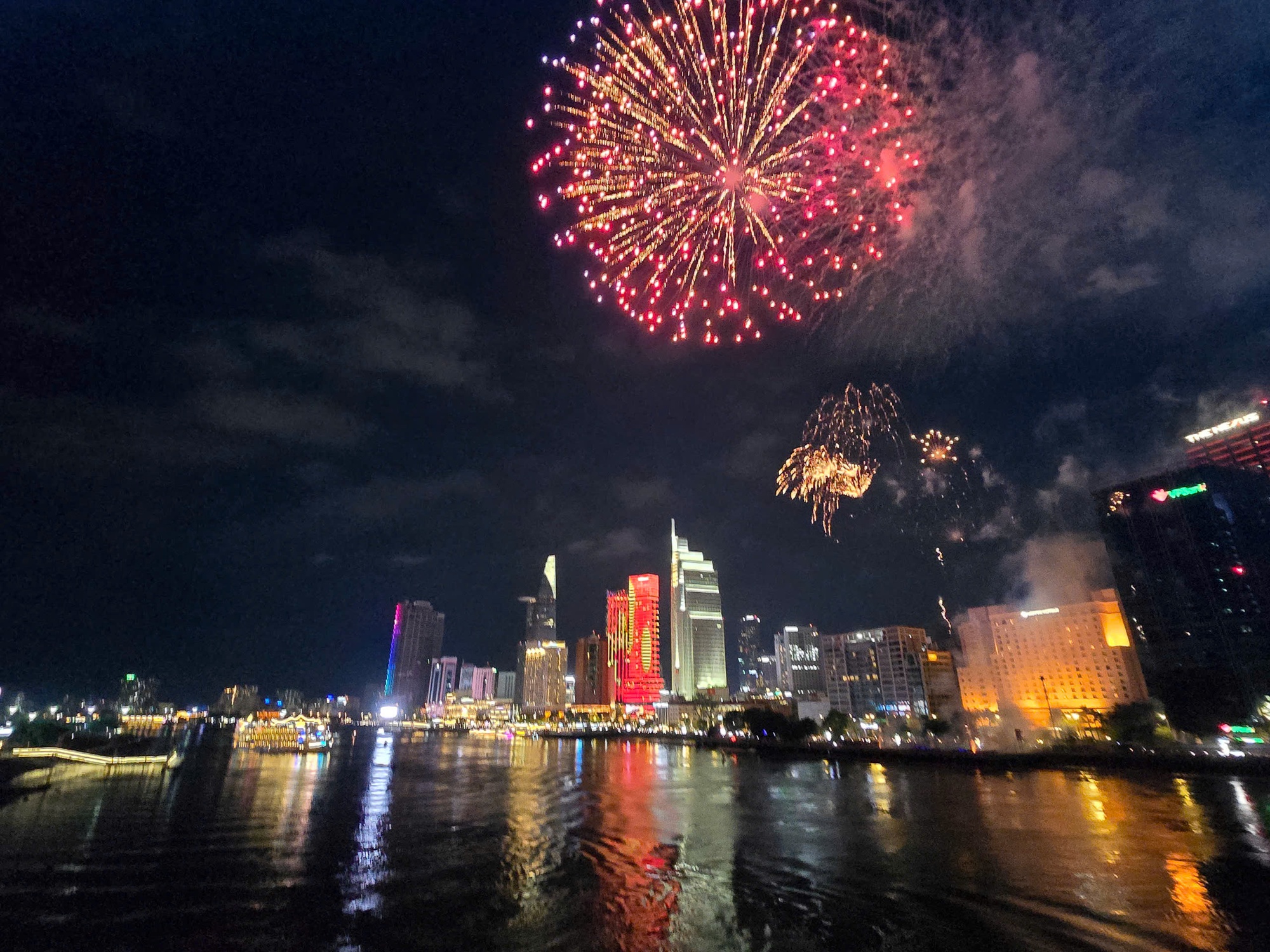 Tối 30-4, TP HCM cấm hơn 20 tuyến đường trung tâm- Ảnh 1.