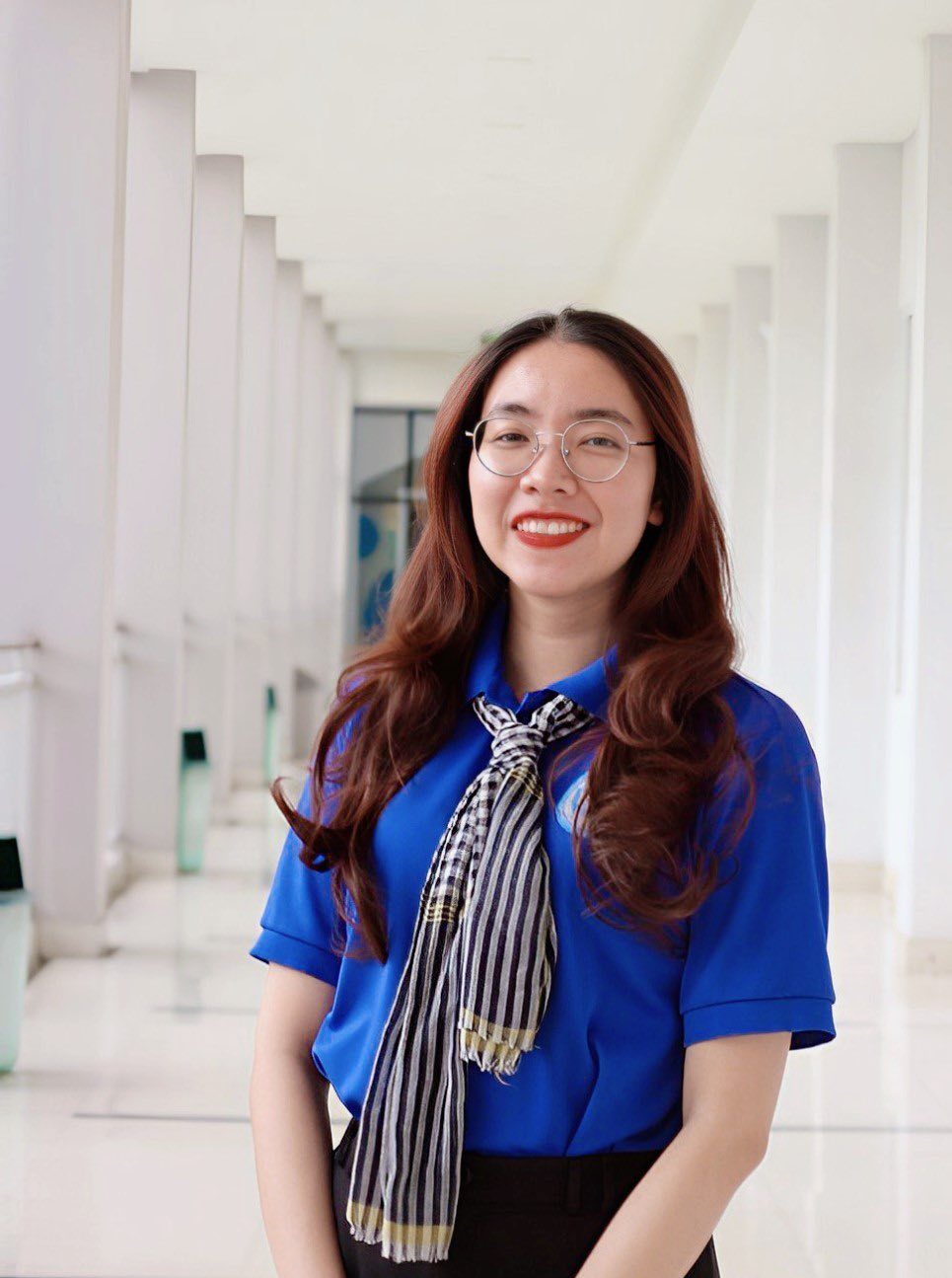 Danh tính nữ uỷ viên sinh năm 1998 phát biểu trên sóng trực tiếp tại lễ diễu binh, diễu hành 30/4- Ảnh 4.