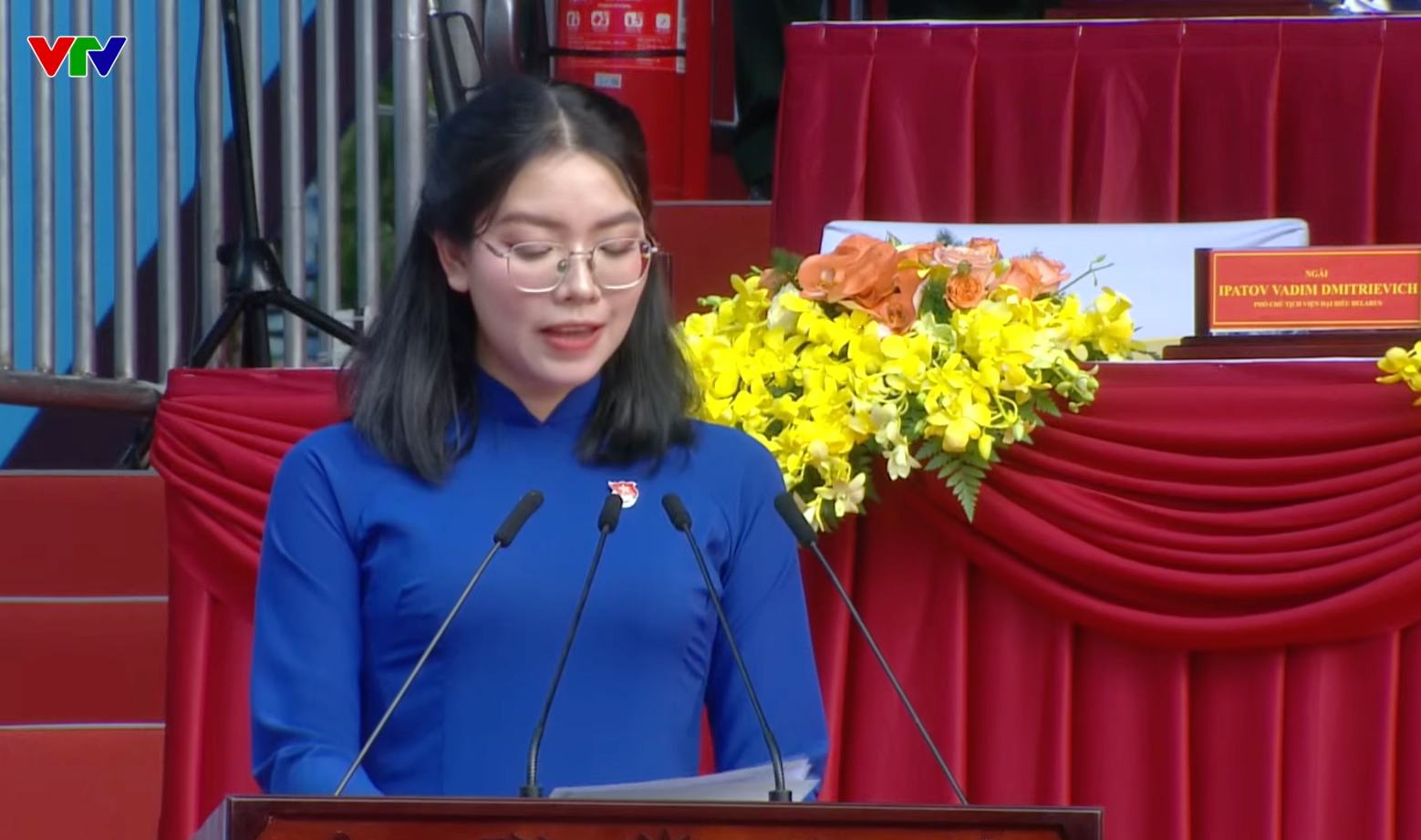 Danh tính nữ uỷ viên sinh năm 1998 phát biểu trên sóng trực tiếp tại lễ diễu binh, diễu hành 30/4- Ảnh 1.