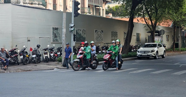 Ngoài hàng quán, bãi giữ xe, một dịch vụ bất ngờ “hốt bạc” trong ngày diễu binh, diễu hành- Ảnh 1. Ngoài hàng quán, bãi giữ xe, một dịch vụ bất ngờ “hốt bạc” trong ngày diễu binh, diễu hành- Ảnh 1.
