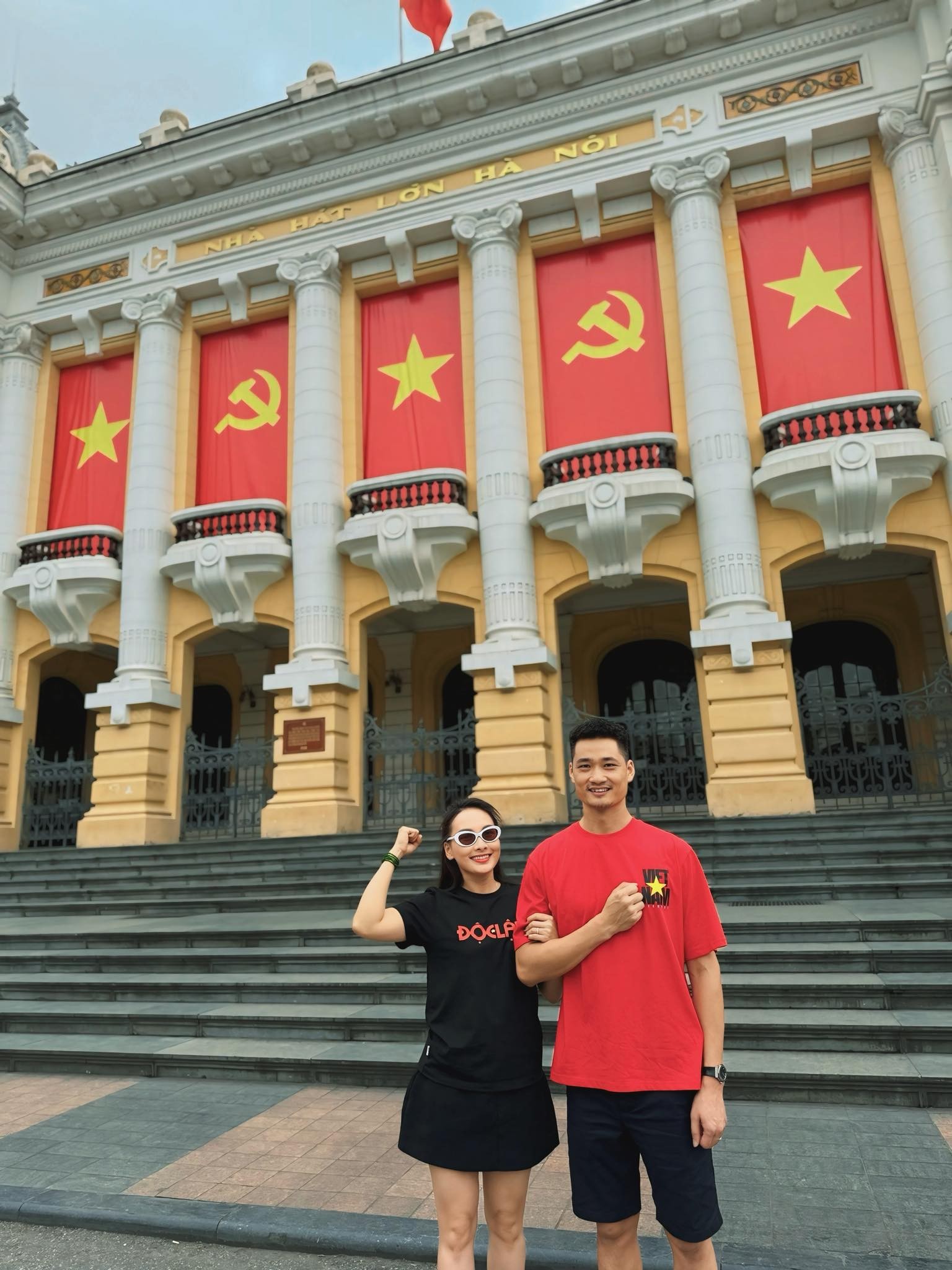 Nghệ sĩ xuống đường mừng đại lễ 30/4- Ảnh 10. Nghệ sĩ xuống đường mừng đại lễ 30/4- Ảnh 10.