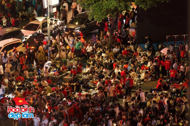 Những hình ảnh ấn tượng từ trên cao ở trung tâm TP.HCM trong ngày đại lễ 30/4- Ảnh 4.