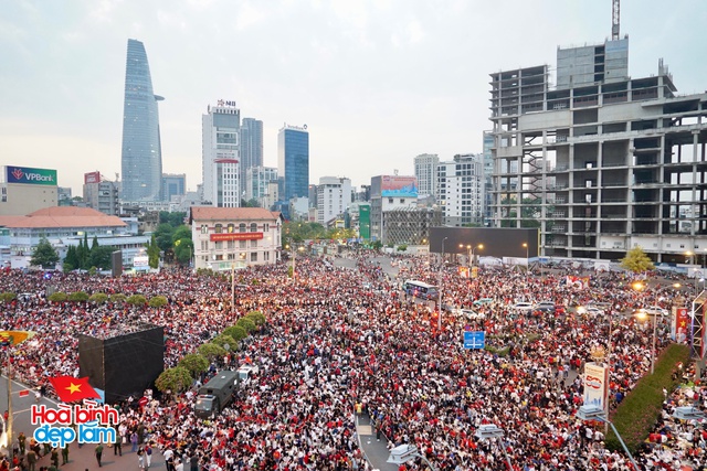 Những hình ảnh ấn tượng từ trên cao ở trung tâm TP.HCM trong ngày đại lễ 30/4- Ảnh 6.