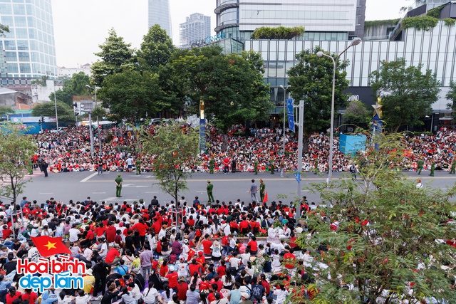 Những hình ảnh ấn tượng từ trên cao ở trung tâm TP.HCM trong ngày đại lễ 30/4- Ảnh 15.