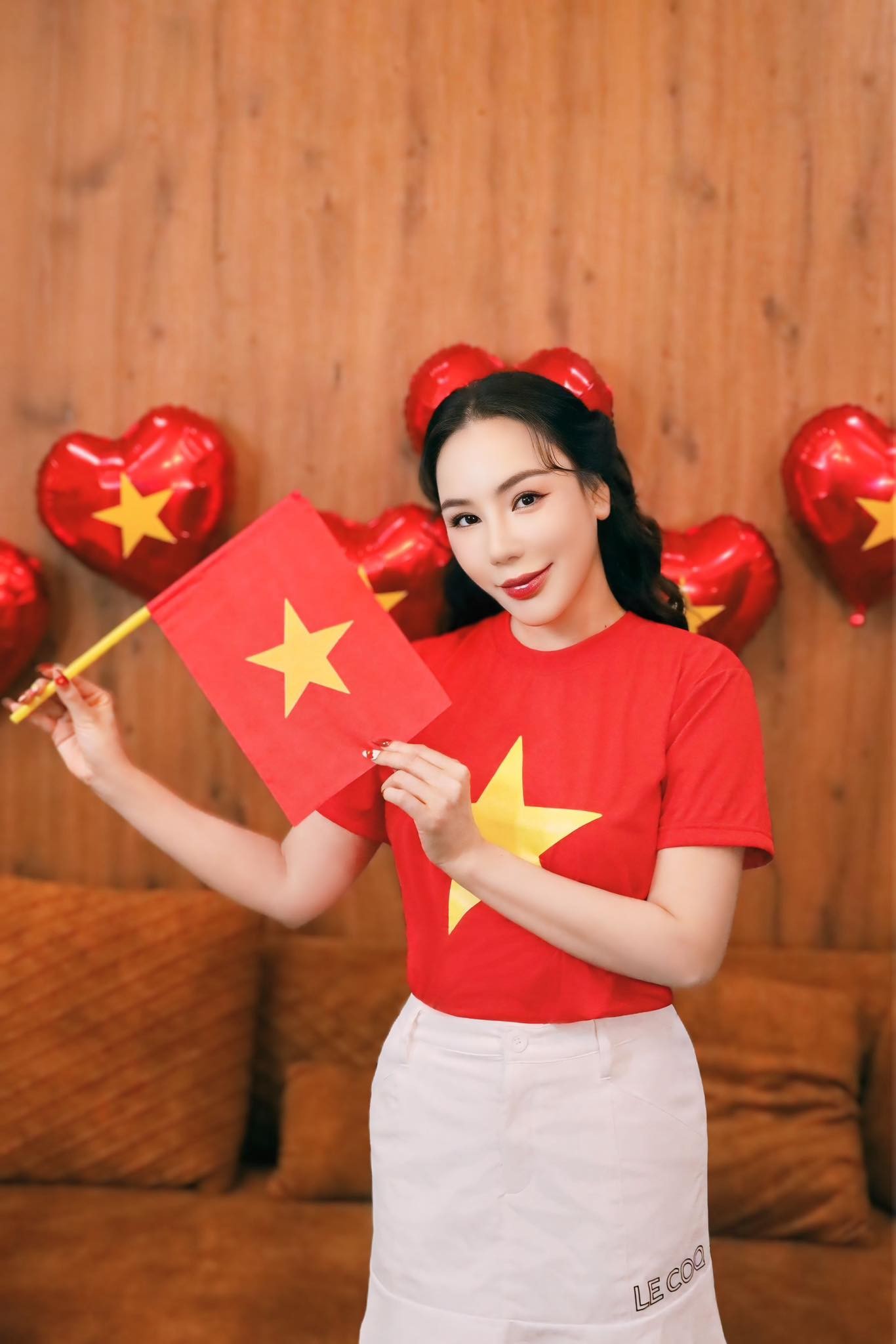 Nghệ sĩ xuống đường mừng đại lễ 30/4- Ảnh 14. Nghệ sĩ xuống đường mừng đại lễ 30/4- Ảnh 14.